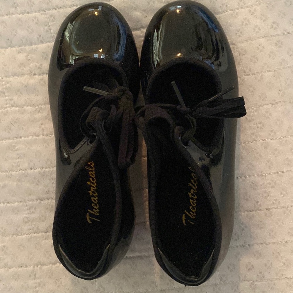 Theatrical brand tap shoes. Worn a few months before she outgrew. Size 12